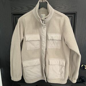 Vuori Cozy High Pile Fleece Jacket in Dune Size XS